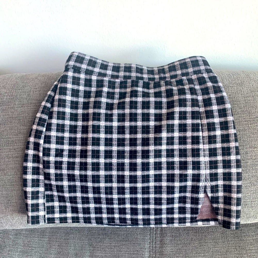 Abercrombie kids black and white checkered skirt